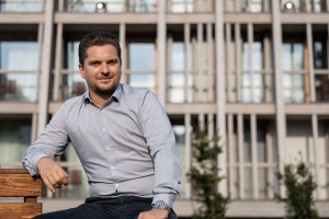 Kriptomilijonar Merlak gre zaradi bohinjskega hotela na sodišče