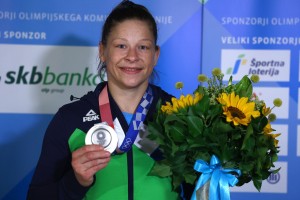 Tina Trstenjak in njena medalja sta že v Sloveniji