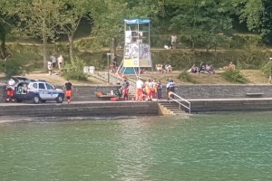 Nova tragedija na izolski plaži: reševalci so se zaman borili za življenje utopljenke (FOTO)