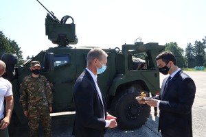 V Levici za sklic nujne seje odbora za obrambo, oklepnike oshkosh označili za škart robo