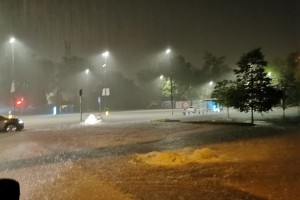 Tako se je nebo zneslo nad Slovenijo: v Ljubljani poplavljeni skoraj vsi podvozi, neurje podiralo drevesa (FOTO)