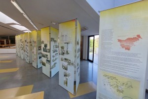 Knjižnica Brežice gosti razstavo spominov na leta izgnanstva