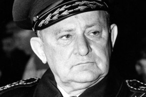 Umrl je razvpiti jugoslovanski admiral Branko Mamula