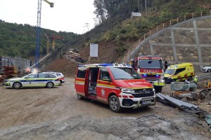 Na gradbišču drugega tira delavec padel v smrt