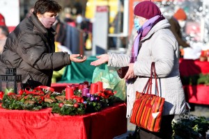 V pripravi epidemiološka priporočila za organizacijo prazničnih prireditev, zaostovarnja ukrepov zaenkrat ne bo