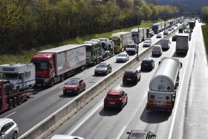 Evropa je šla na počitnice, obeta se gneča na cestah in mejnih prehodih