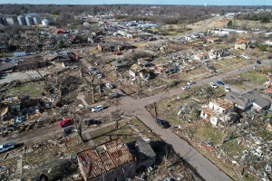 Najmanj 88 žrtev silovitih tornadov v ZDA