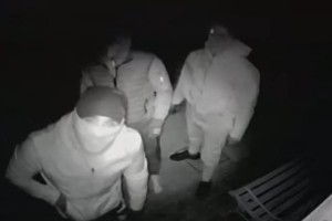 Pozerski vlomilci v Kranju: policisti se režijo bedakom (VIDEO)