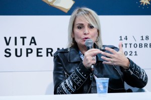 Italijanska imunologinja Antonella Viola zaradi groženj s smrtjo  pod policijsko zaščito