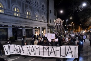 Tonina so ovadili, doktorja davčnih utaj Snežiča pa prijavili Fursu (FOTO)