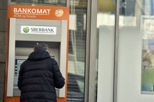 Težave strank z računi pri Sberbank: tudi SDS in SNS ne moreta do svojega denarja?