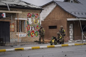 V Ukrajino naj bi prišlo že 20.000 borcev iz tujine, Rusija snubi plačance iz Sirije