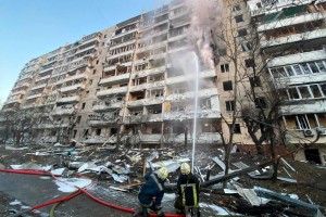 Ukrajince prebujajo sirene: rusko topništvo in letalstvo nadaljuje z napadi