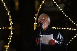 Kučan glavna zvezda 100. petkovega protesta proti Janši (FOTO)