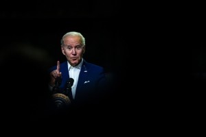 Biden in Scholz: Rusija bo plačala za surovo ravnanje v Ukrajini