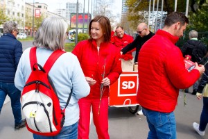 Bodo Fajonovo nagnali s pločnika pred Gospodarskim razstaviščem?