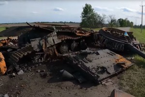 Grobišča, bojišča in uničena mesta: poglejte, kakšne stvari je posnel Slovenec v Ukrajini (VIDEO)