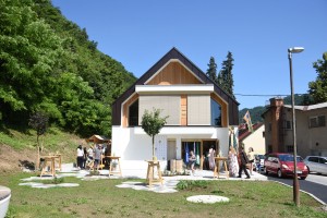 V Krškem odprli čebelarski regijski center