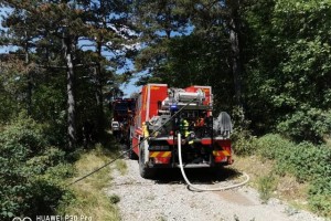 Mine in bombe iz prve svetovne vojne ogrožajo gasilce, ki se borijo s požarom na Trstelju