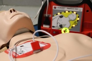 Ribnica bogatejša za deset defibrilatorjev