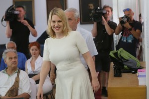 To je resnica o »diplomatski« karieri Nine Krajnik – in denarju, ki ga je zanjo prejemal veleposlanik Balažic