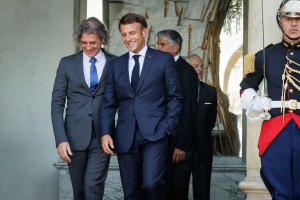 Golob pri Macronu v Parizu: o čem sta govorila?