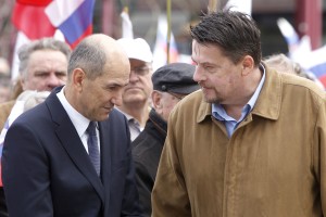 Tako Janševo medijsko hobotnico financirajo občine! V SDS panika zaradi parlamentarne preiskave