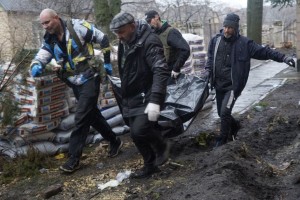 V osvobojeni ukrajinski vasi trupla civilistov s "sledovi mučenja"