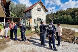 Bobnarjeva v Beli Krajini o romskih skupnostih in odstranjevanju ograje na meji