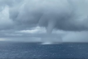 Na Hrvaškem vodna tromba potopila ribiško ladjo