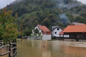Za pomoč prizadetim v poplavah v Kostelu in Osilnici zbrali 15.000 evrov