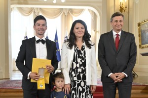 Pahor je Primoža Rogliča odlikoval z zlatim redom za zasluge: Čutim veselje, srečo, ponos (FOTO)