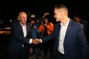 Dokler je Janša predsednik SDS, noben tak manever ne bo uspel, pravi analitik o Logarjevih poskusih deradikalizacije stranke