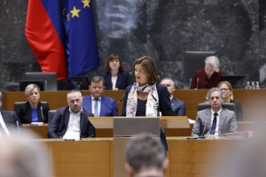 Tanja Fajon ostaja ministrica: interpelacijo podprlo le 22 poslancev