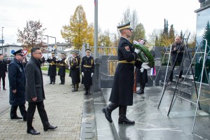 Minister Šarec položil venec, premier Golob pa v poslanici zapisal, da brez generala Maistra slovenska severna meja ne bi bila tam, kjer je