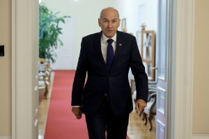 Pri Golobovih stanje porazno, Janša pa se pripravlja na vnovičen prevzem oblasti (KOMENTAR)