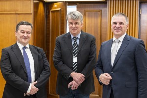 Zakulisje volitev predsednika državnega sveta: kako je SDS miniral podpornika Anžeta Logarja