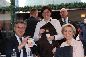 Plenković von der Leynovo povabil na kavo in plačal z evri