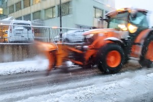 Na Gorenjskem do pol metra snega, na cestah že kaos, ponekod izpadi elektrike