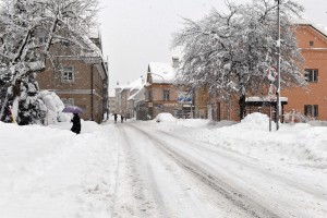 Zima kaže zobe: v Kočevju in na Blokah že več kot pol metra snega! (FOTO)