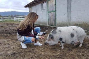 Golobova izbranka Tina Gaber je militantna veganka: čuti se diskriminirano s strani mesojedcev, vleče celo primerjave z rasizmom!