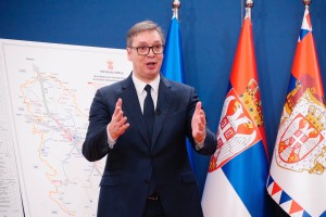 Vučić bi po dveh strelskih pokolih v dveh dneh razorožil Srbijo