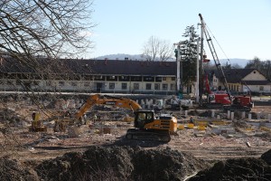 Se Janković požvižga na muke Ljubljančanov? Hiše se tresejo, stene pokajo in dojenčki jokajo, ko gradi davčni dolžnik Denis Pere