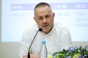 Minister pričakuje, da bo UKC Ljubljana odslovil nevrokirurga Romana Bošnjaka: To bo signal vsem v zdravstvu