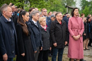 Golob z Jankovićem položil venec na Orlah in napovedal: Sovražnemu govoru bomo dokončno rekli ne