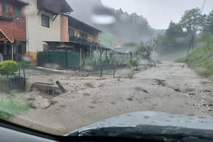 Grozljivo, kako je neurje zdelalo okolico Maribora (FOTO in VIDEO)