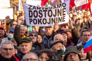 Upokojenci na robu preživetja: sramotno je, da po 40 letih dela životarijo v bedi!