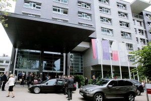 Idejna čistka na ljubljanski univerzi: Udba zalezovala »problematične« profesorje, Kardelj pa je zahteval njihovo odstranitev