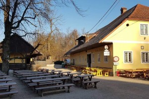 Priljubljena ljubljanska gostilna se zapira, razlog je "nenehno izsiljevanje "