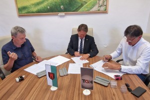 Podpisana pogodba za začetek gradnje infrastrukture v TRIS Kanižarica